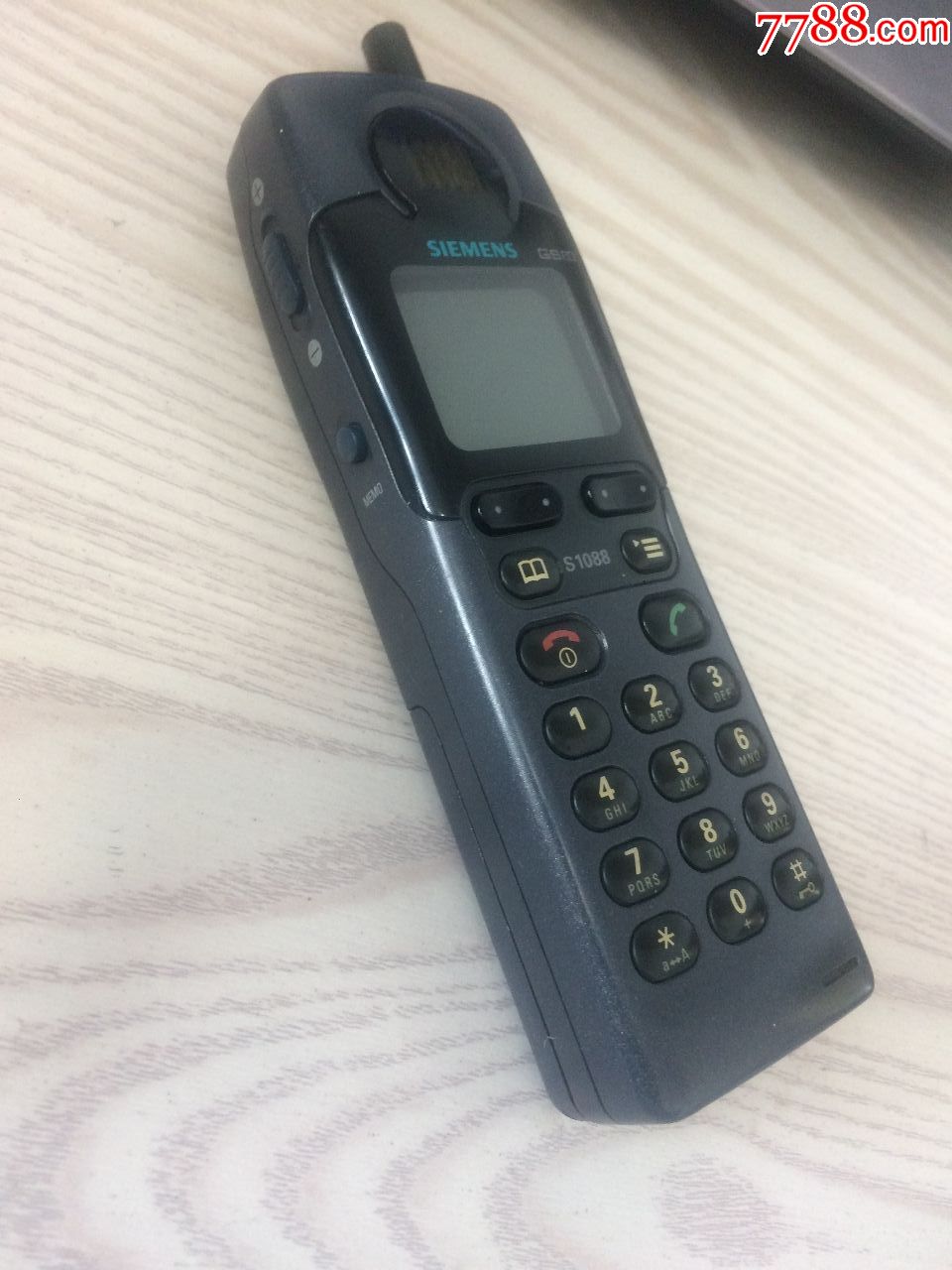 一个经典收藏西门子s1088直板手机.