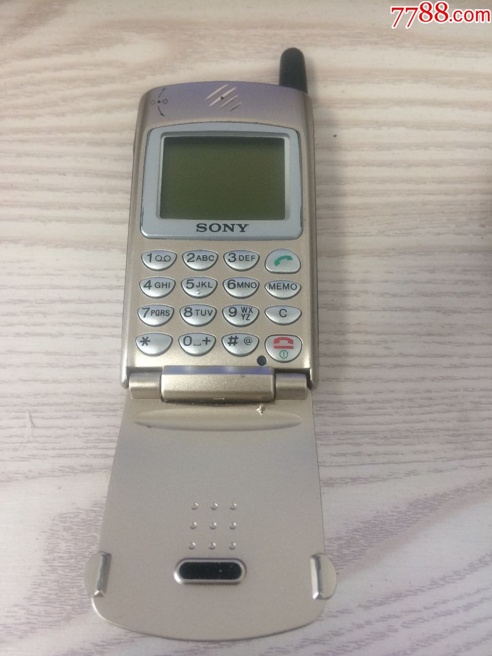 一个经典收藏sony索尼z28翻盖手机