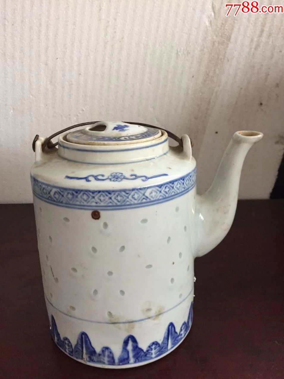 老青花玲珑瓷茶壶