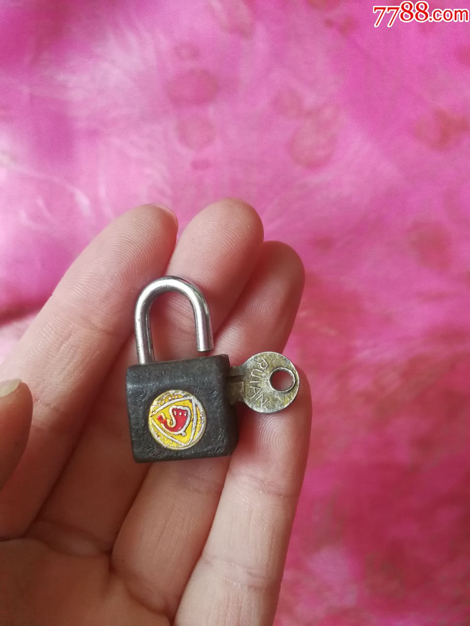 两个小锁头(a21)