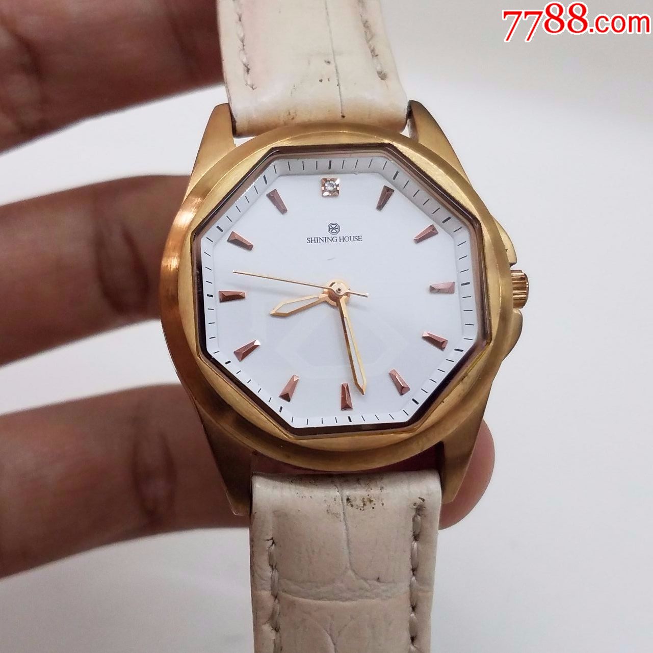 钻石世家电子女表【优雅玫瑰金指针,刻度】【走时正常】