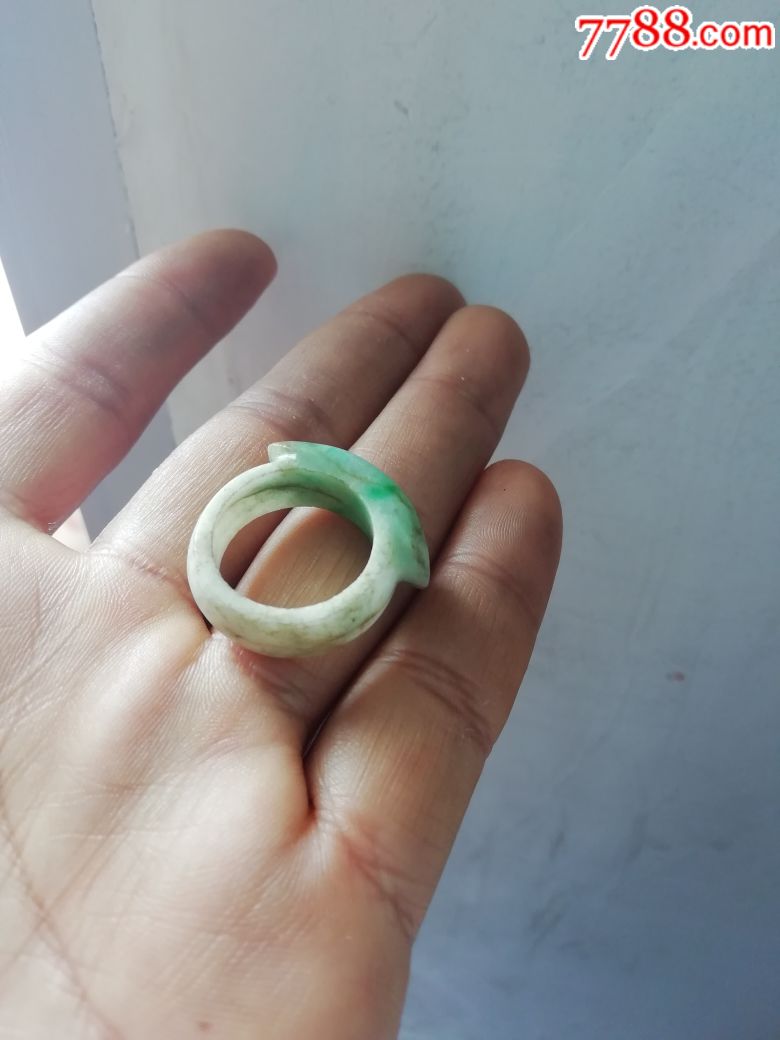 清代翠绿翡翠戒指
