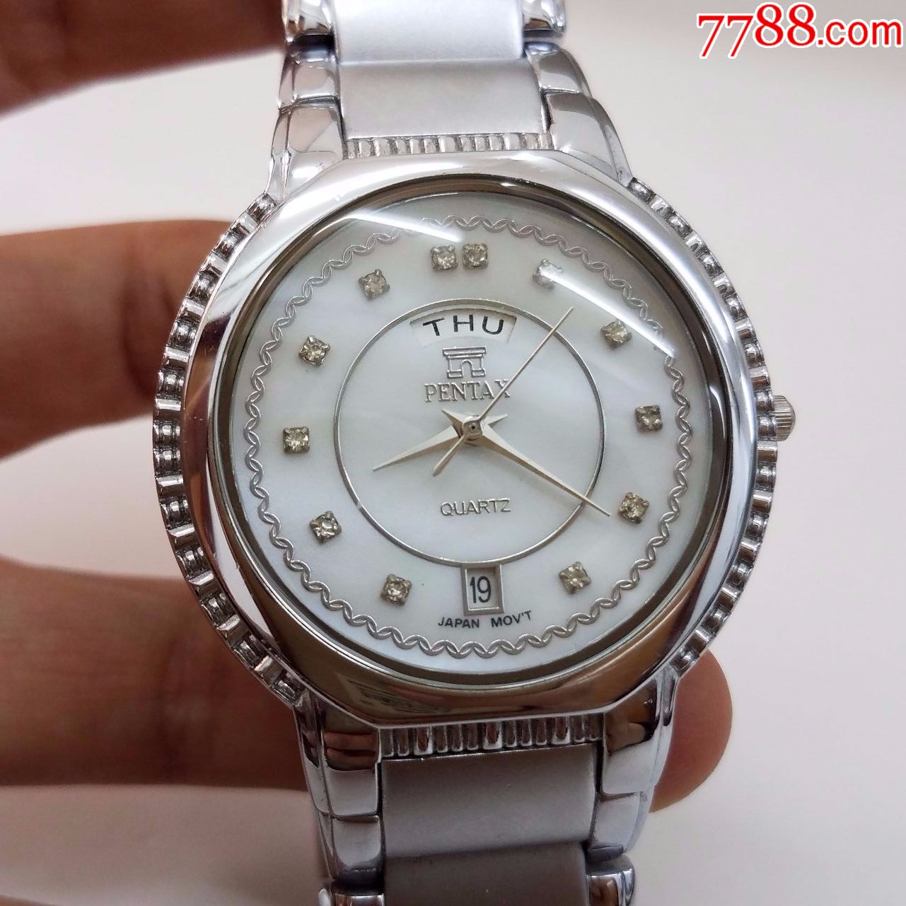 pentax电子男表【漂亮闪钻刻度】【贝壳纹表盘】【独特分离式日历】