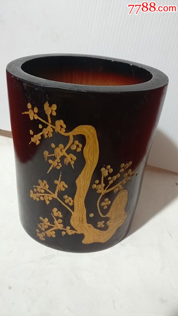 竹雕刻梅花笔筒
