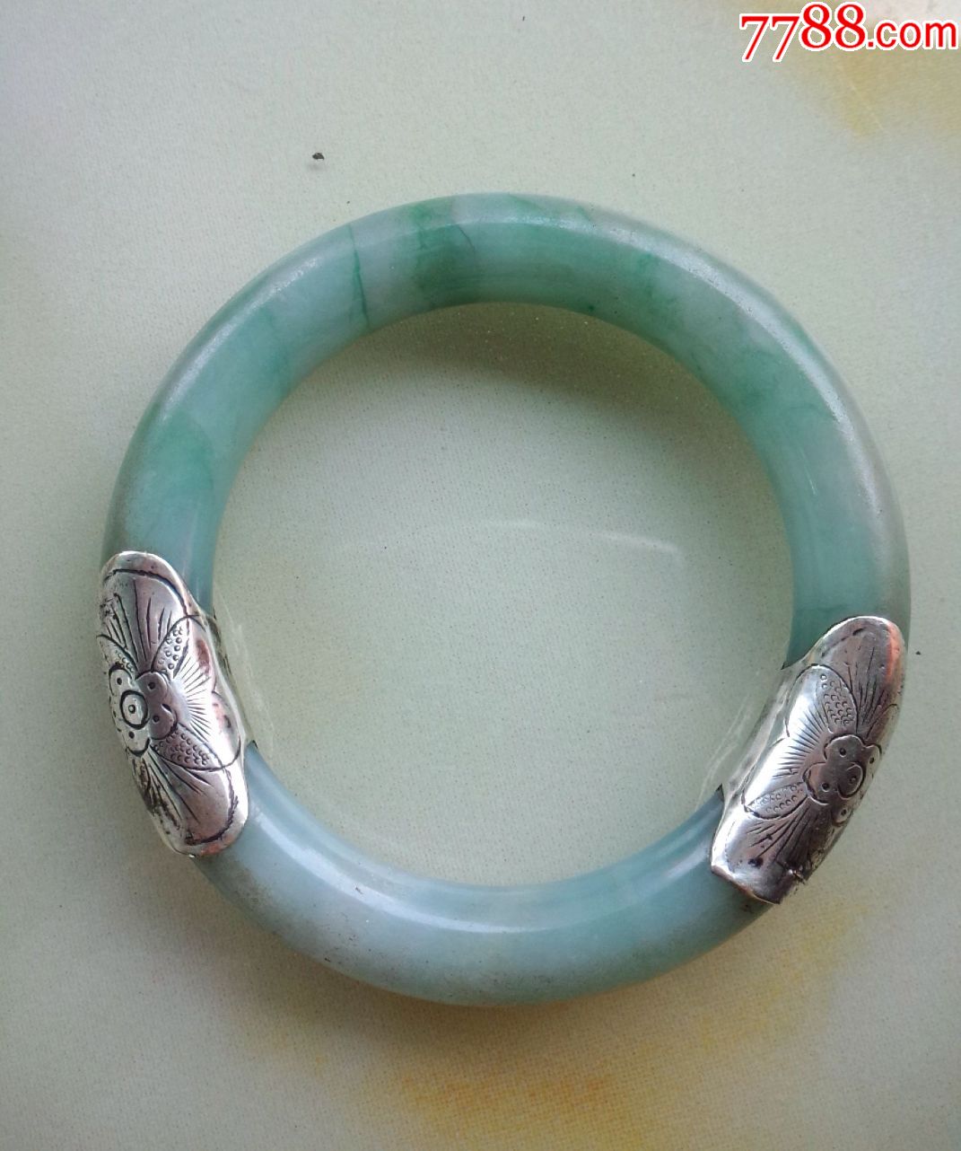 翡翠自然光拍摄明朝手镯
