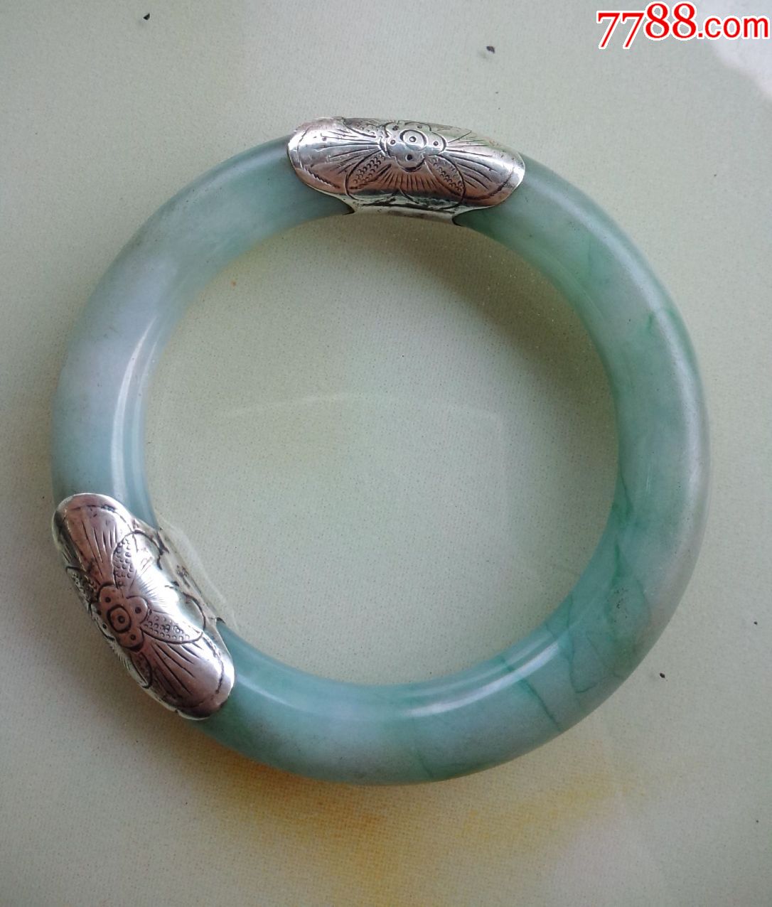 翡翠自然光拍摄明朝手镯