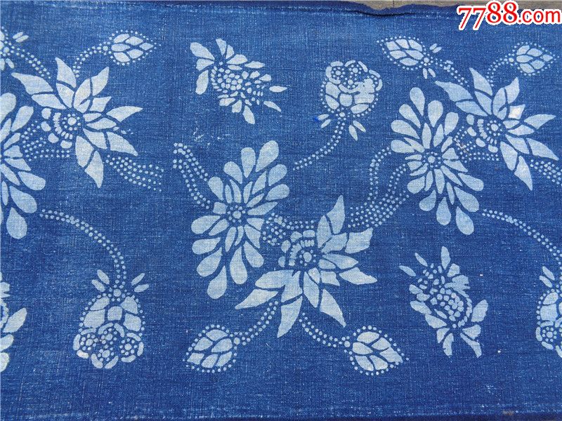 清代蜡染印花莲花纹长青花布