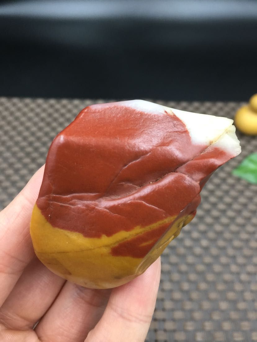 109克新疆哈密彩玉原籽料