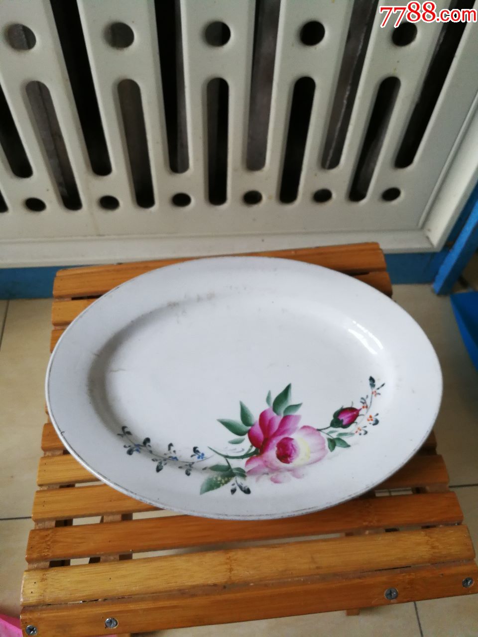 手绘老式花卉盘子