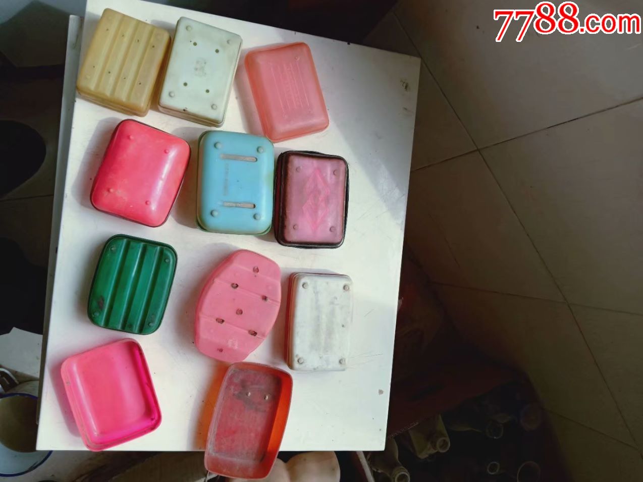 怀旧10个浮雕老香皂盒