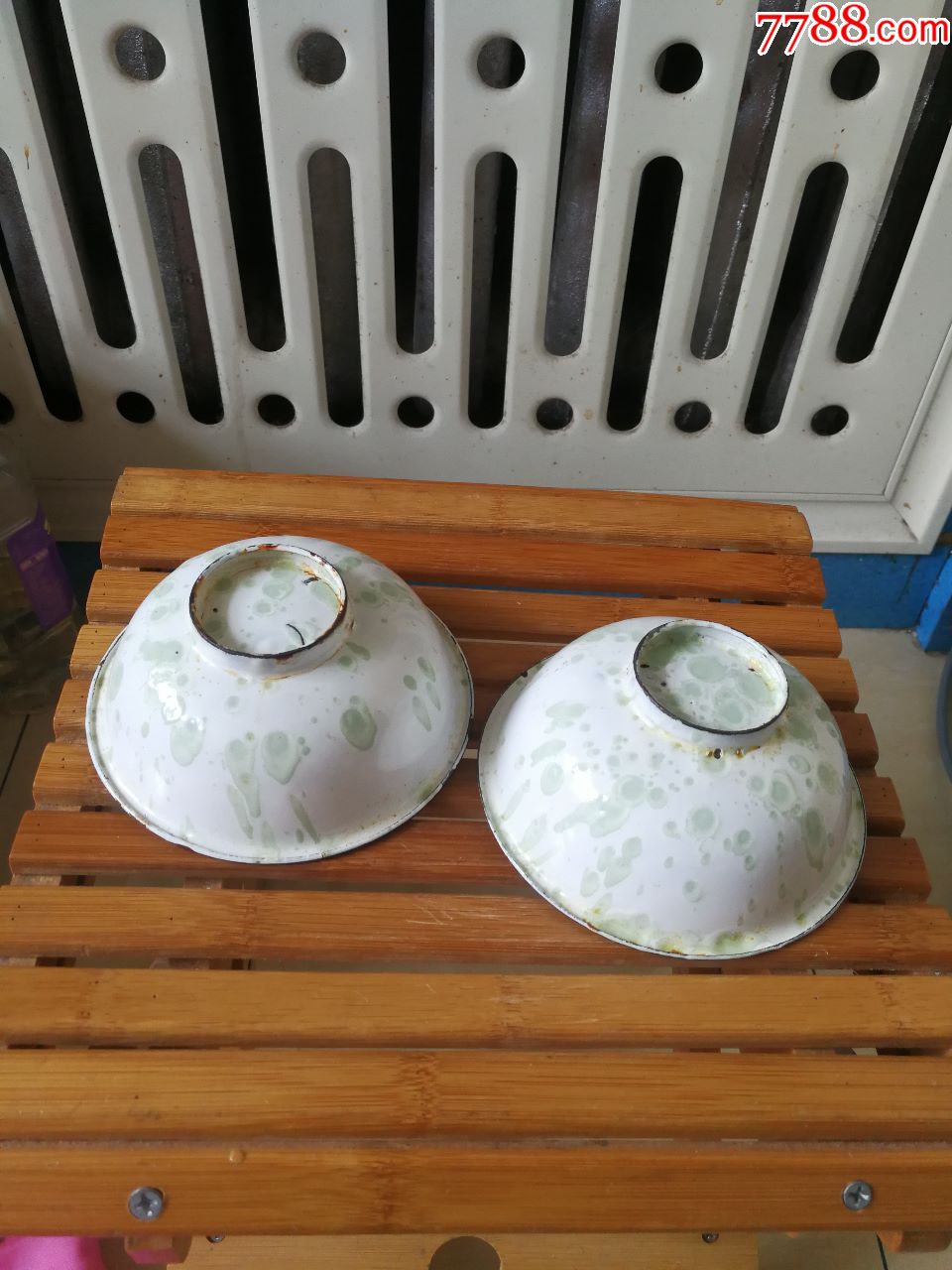 老式搪瓷碗两个