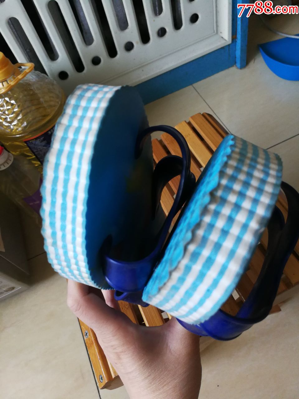 老式拖鞋一双