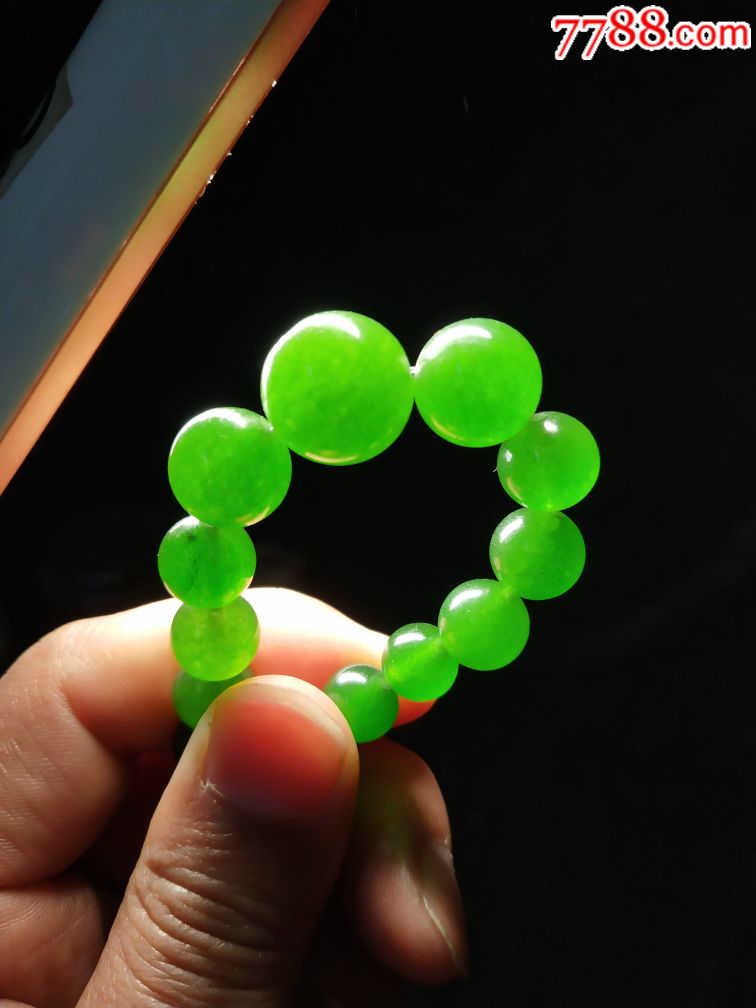 金丝玉菠菜绿项链