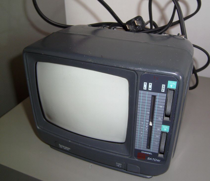 5寸小黑白电视机!av视频正常,怀旧当摆设,实物图