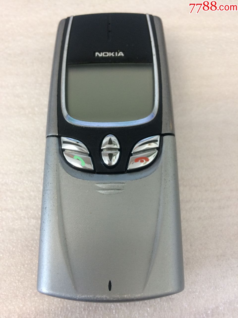 一个经典收藏金色诺基亚nokia,8850滑盖手机.