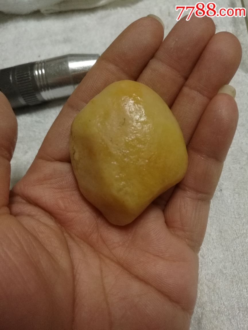 新疆金丝玉鸡油黄籽料原石