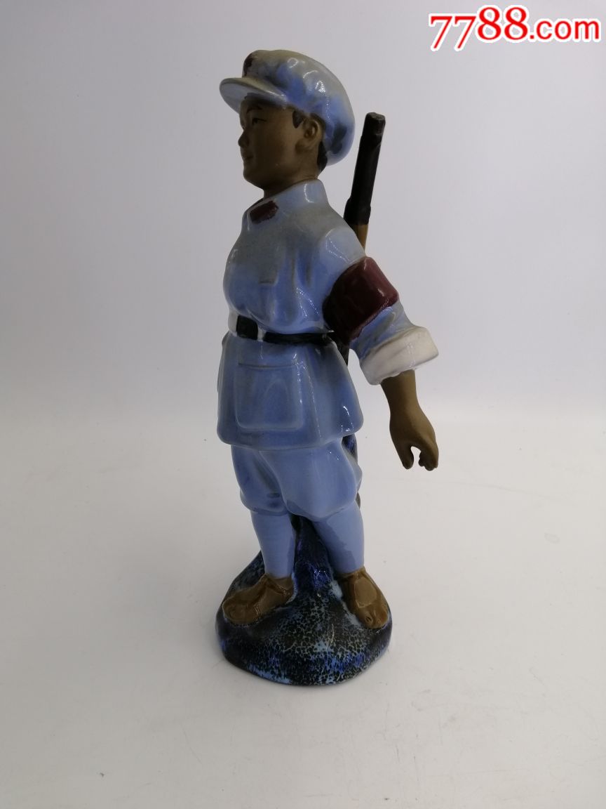 小红军战士石湾瓷塑