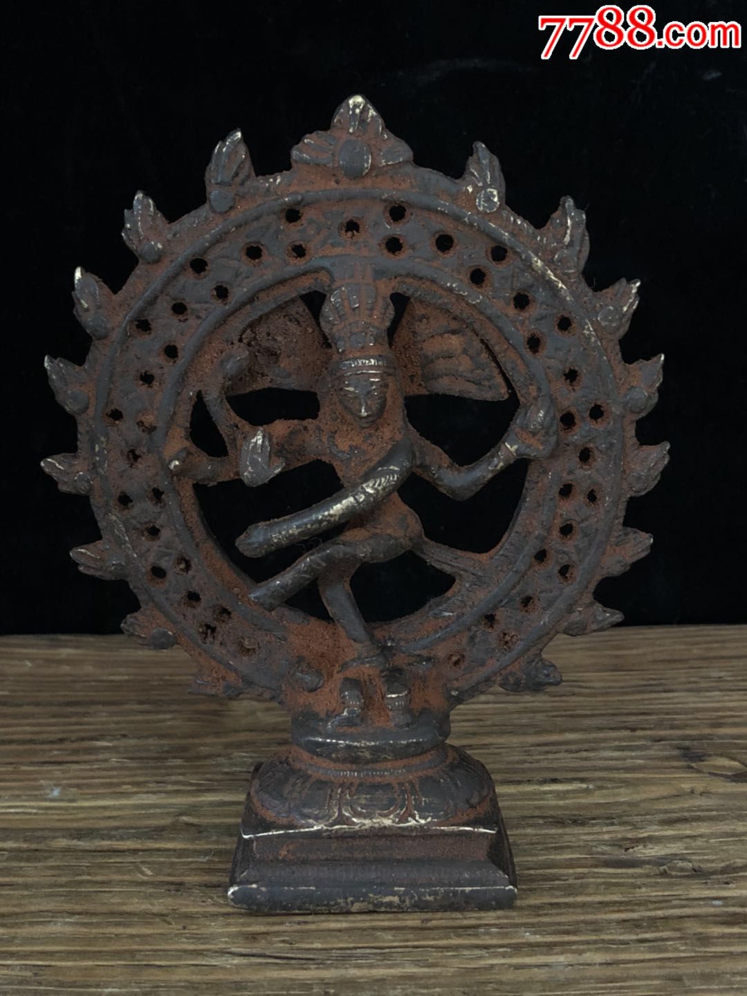 西藏寺院太阳神佛像