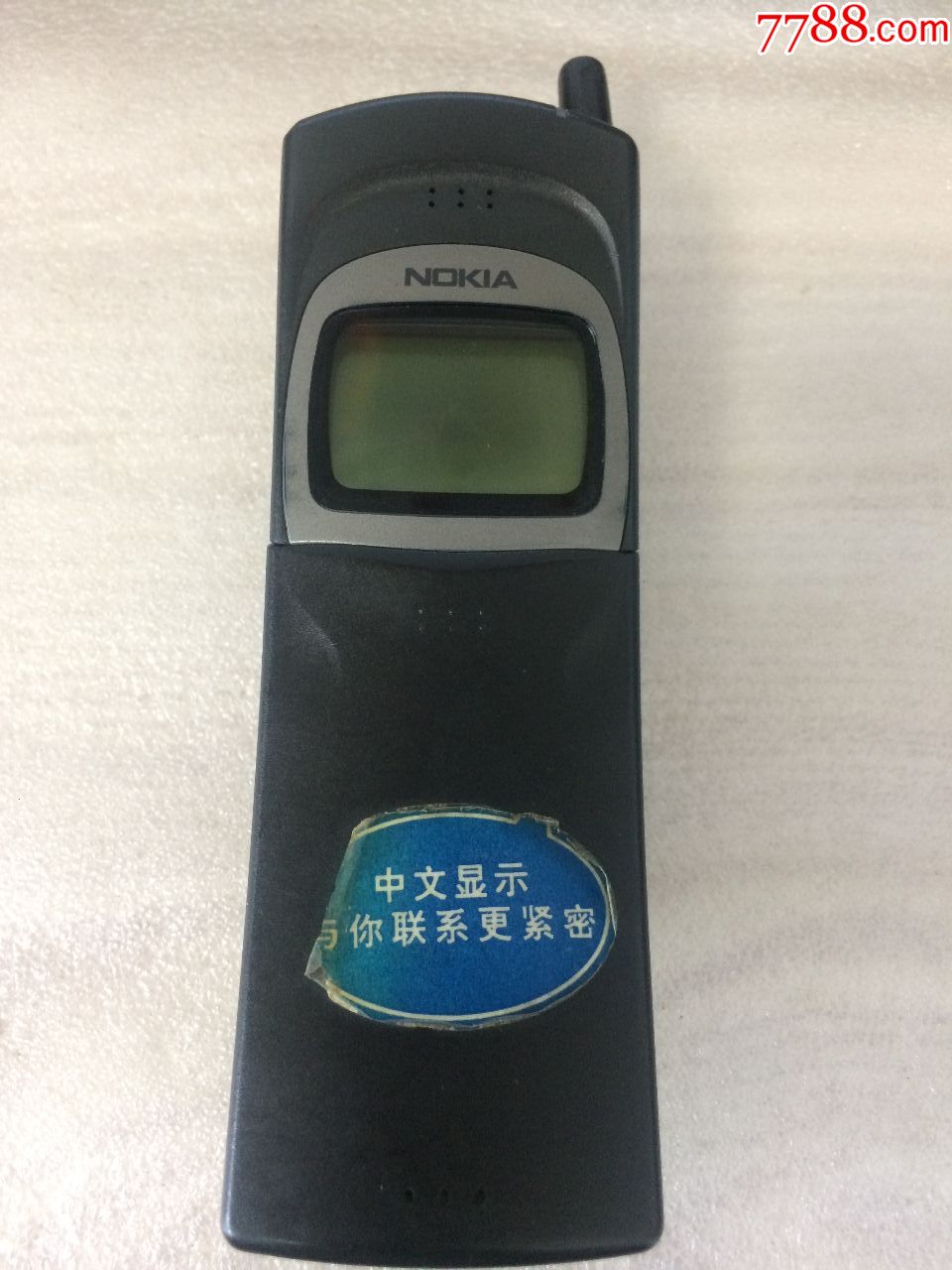 一台经典诺基亚8810直板手机