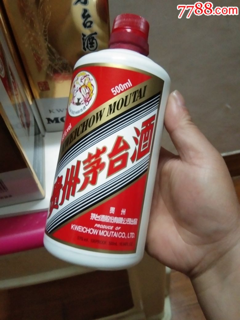 六个飞天茅台酒瓶