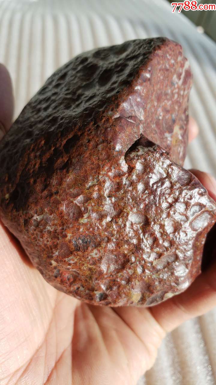最新发现的石英陨石图图片