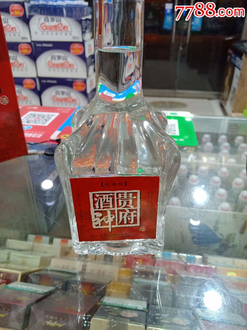 01年贵府酒神52度