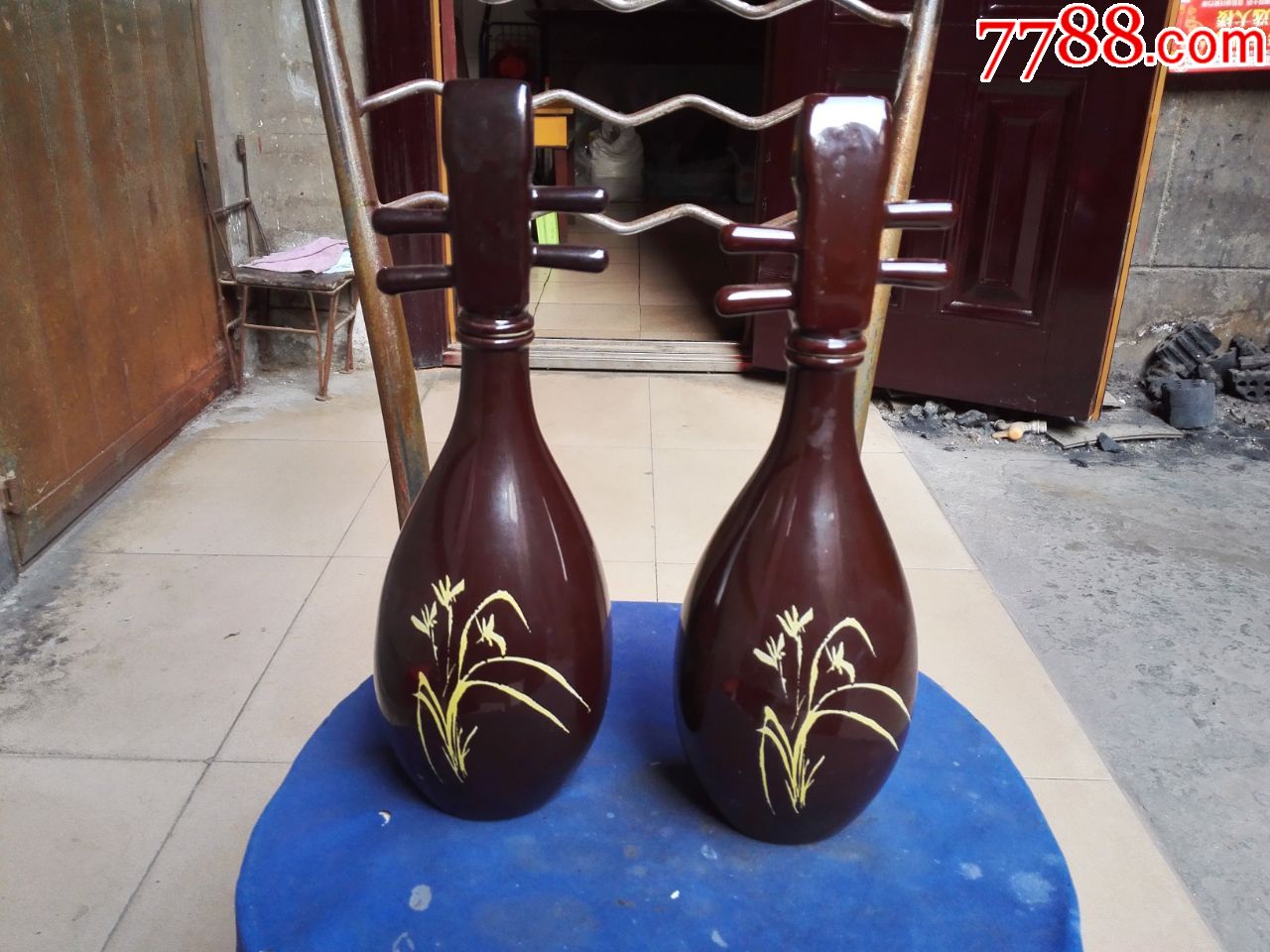 "东方古韵"琵琶造型酒瓶一对