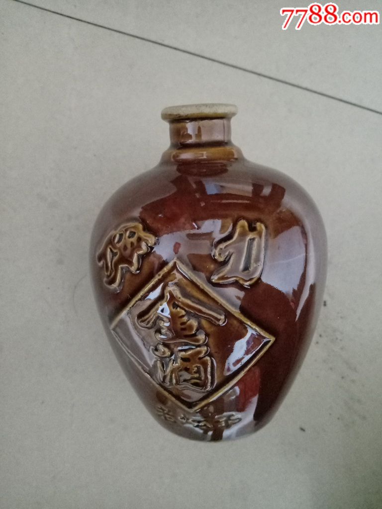 伊力金酒老坛子酒瓶