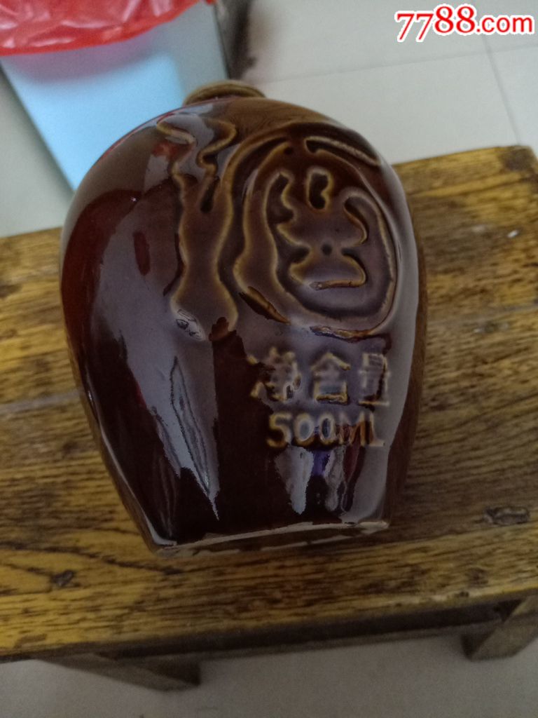 伊力金酒老坛子酒瓶