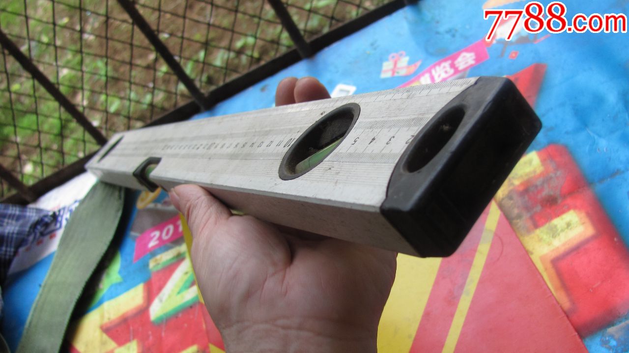 完好能用的老古董水平尺一个