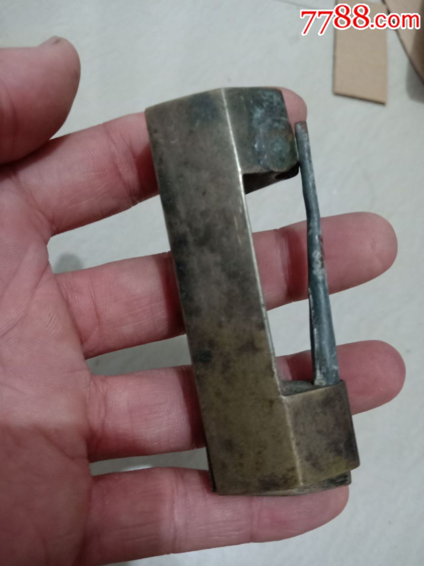 滚动鼠标滚轴,图片即可轻松放大,缩小更多"铜锁/铜钥