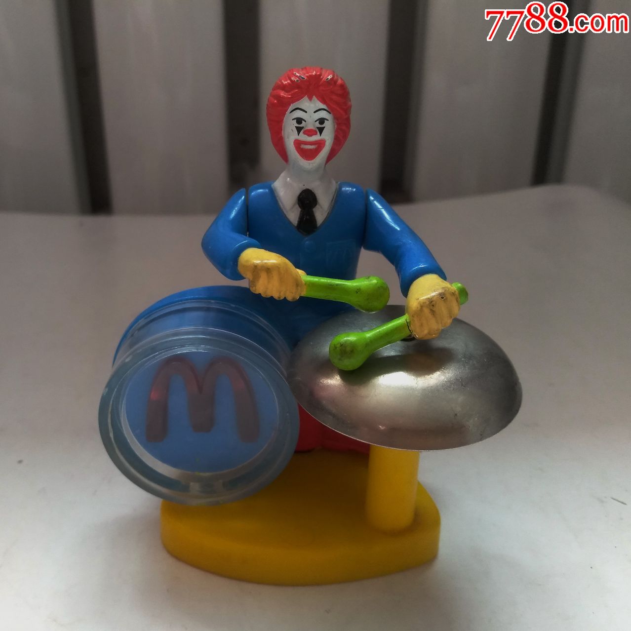 2001,麦当劳(鼓手)限量玩具,右边乐器是金属,很少看到带金属玩具,稀少