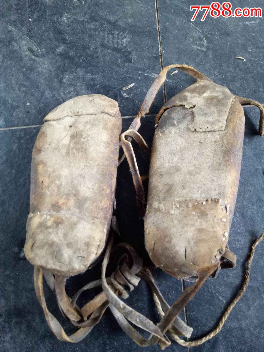 精品长征时期老牛皮鞋,一双,绑腿带齐全,红色经典收藏佳品