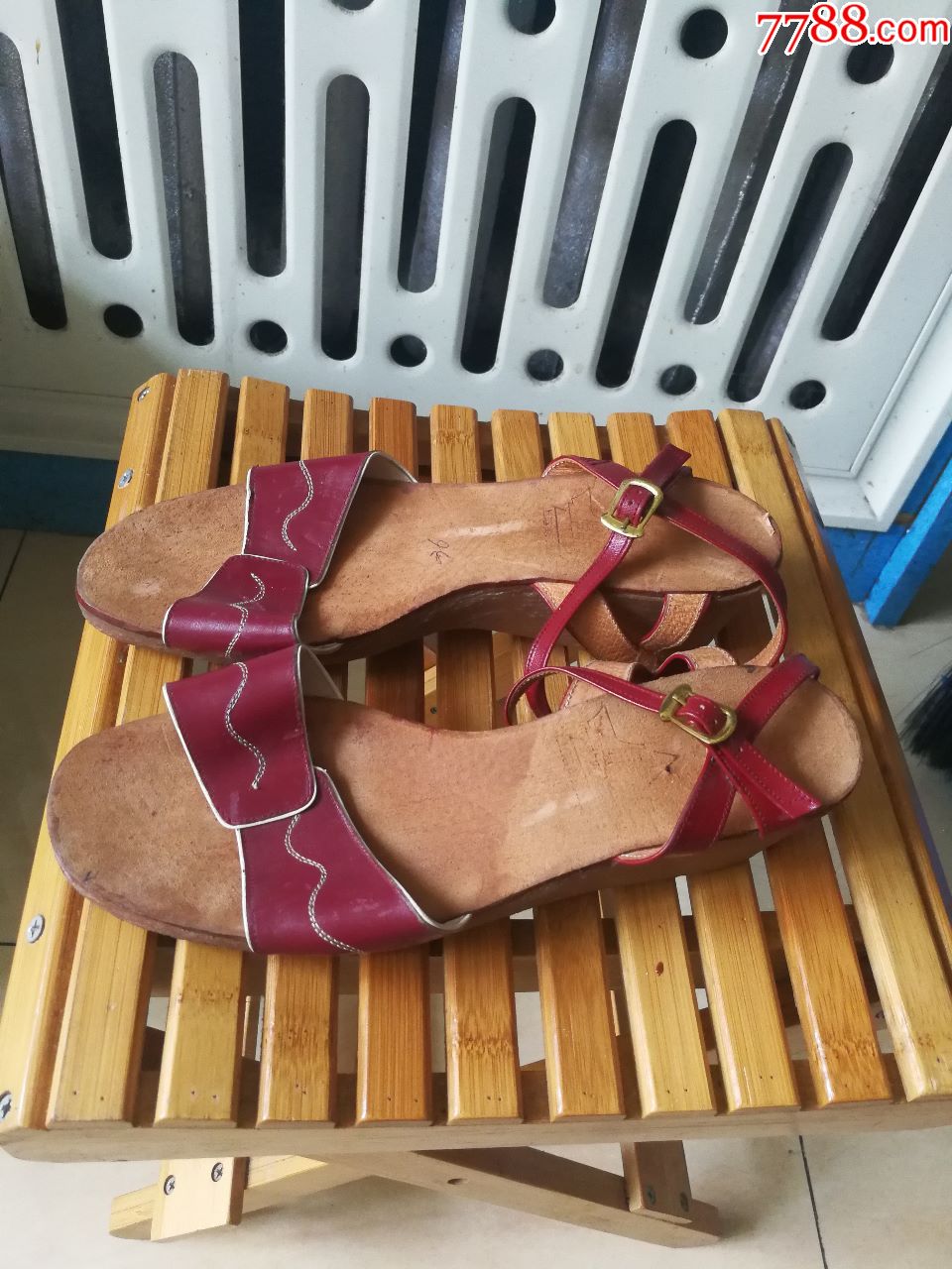 老式上海出品女士皮凉鞋