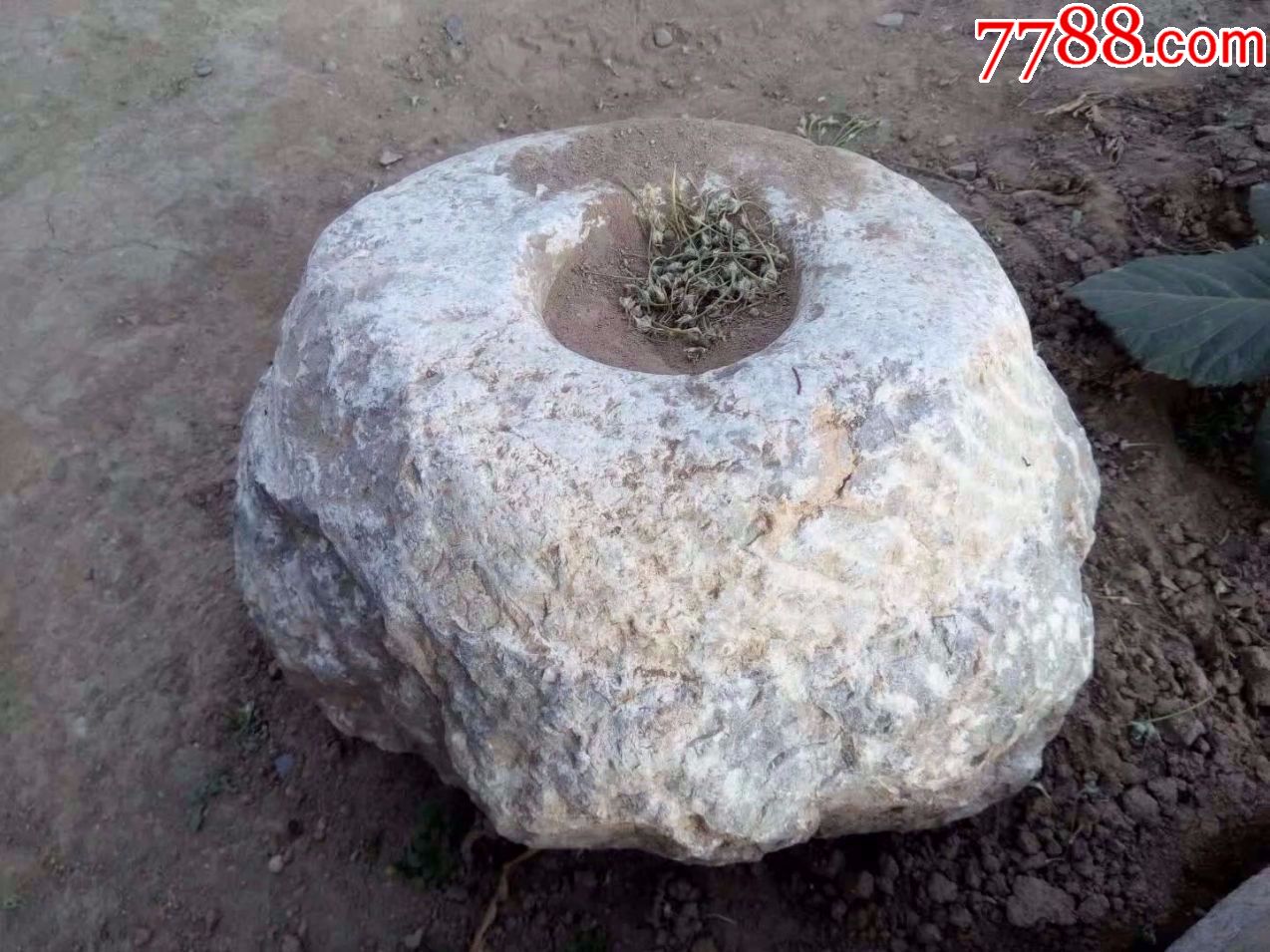 很重的石雕捶捣石窝