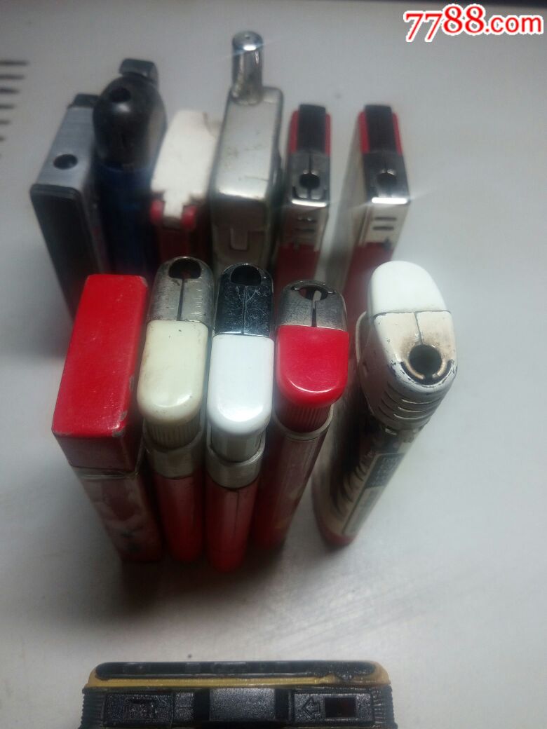 一组各种打火机
