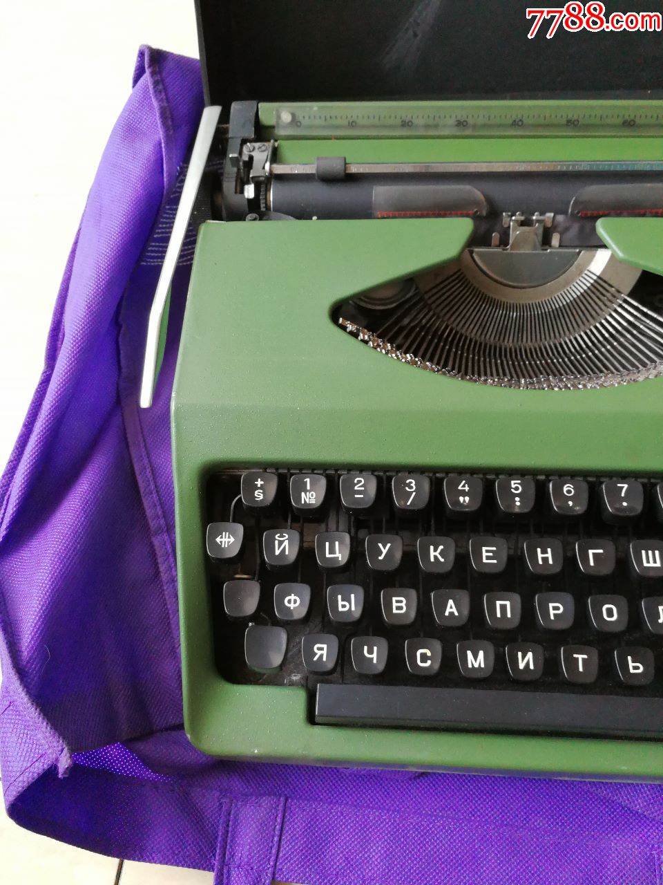英雄牌俄文打字机(a)