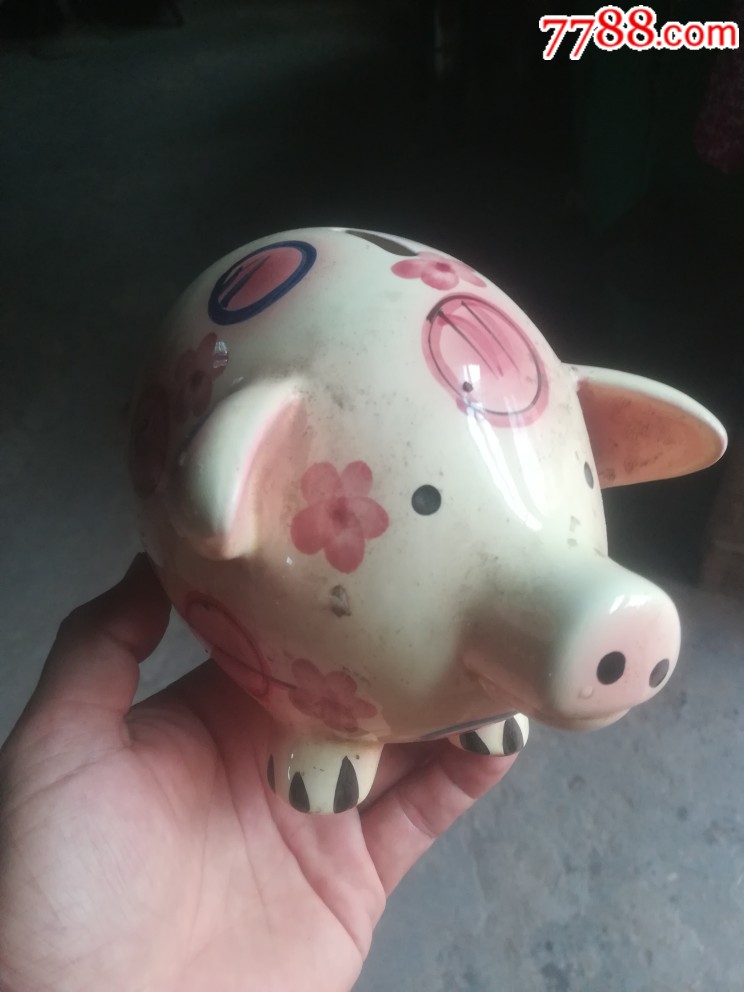 猪造型的存钱罐