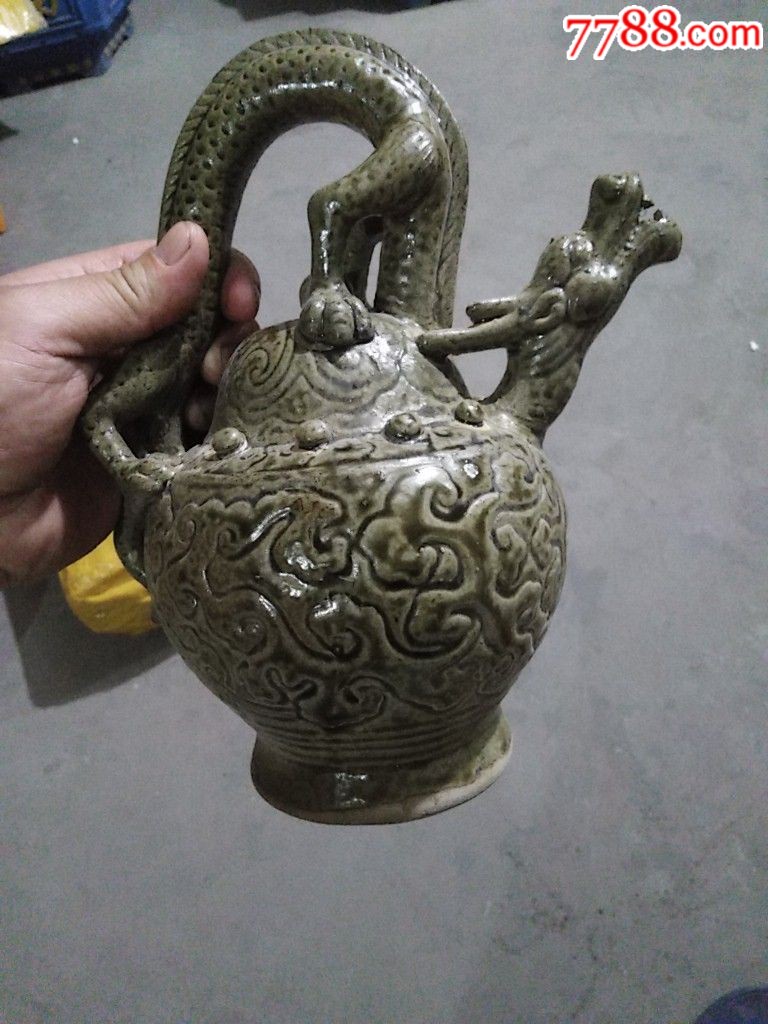 磁州窑刻花飞龙倒流壶