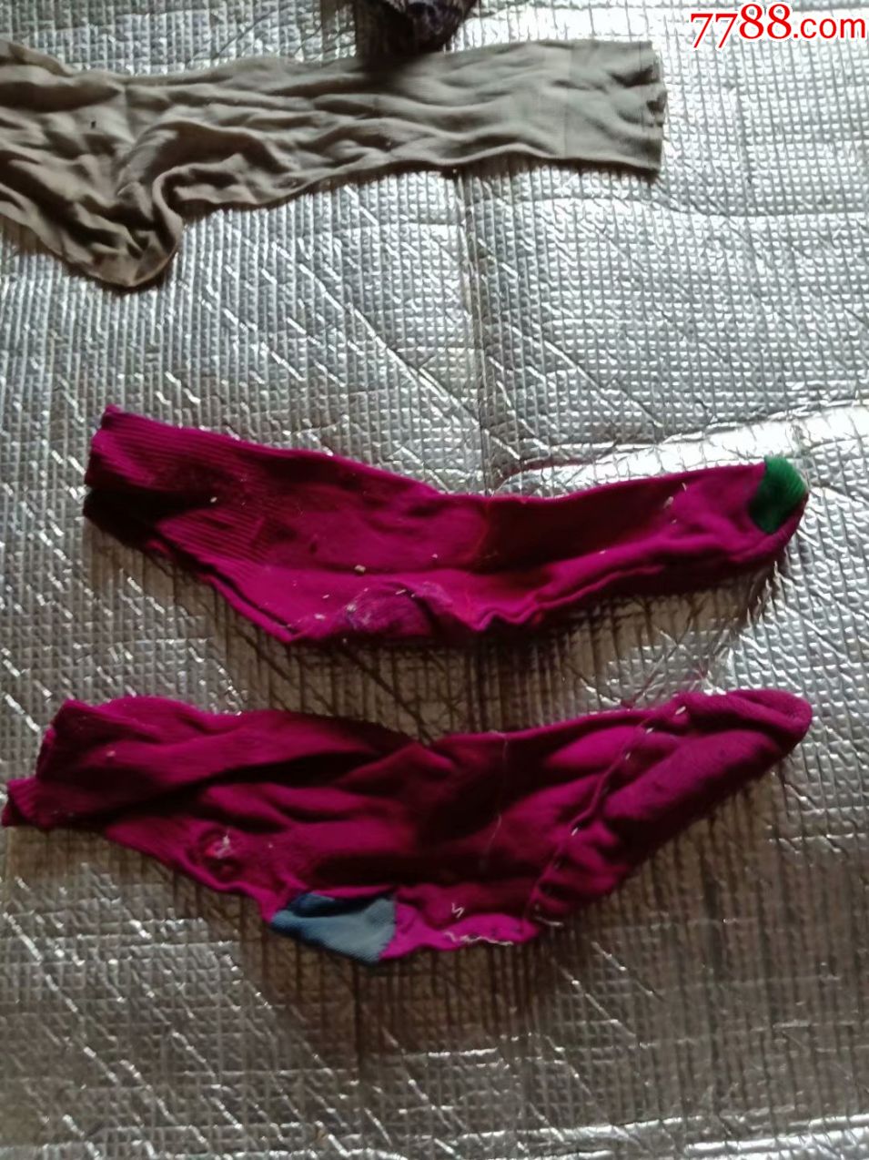 怀旧老补丁袜子4个-袜子-7788收藏__收藏热线