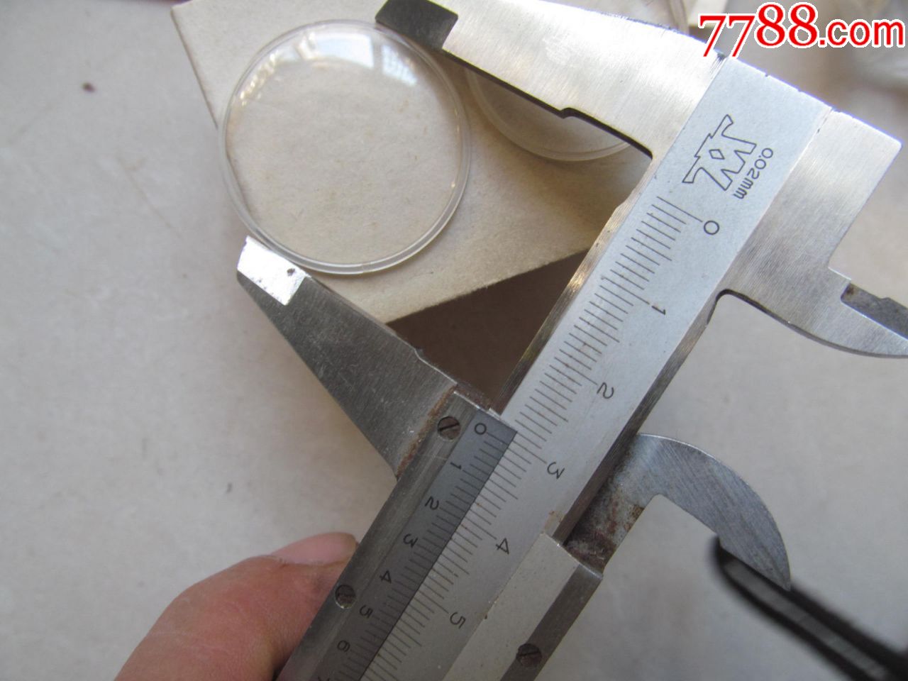 老的手表罩子一盒,共10个,送一个小的,库存全新品,直径31mm,品相如图