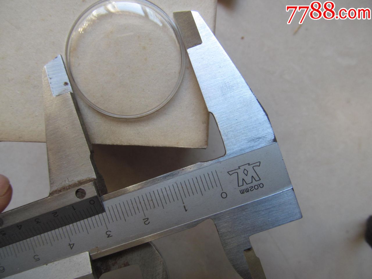 老的手表罩子一盒,共10个,送一个小的,库存全新品,直径31mm,品相如图