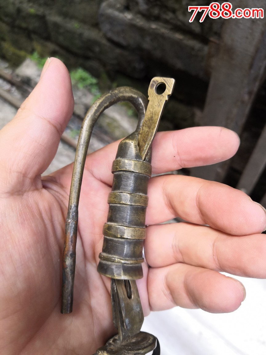 清代牛尾铜锁