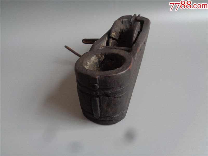 清代老木匠使用过的辟邪鞋形老墨斗