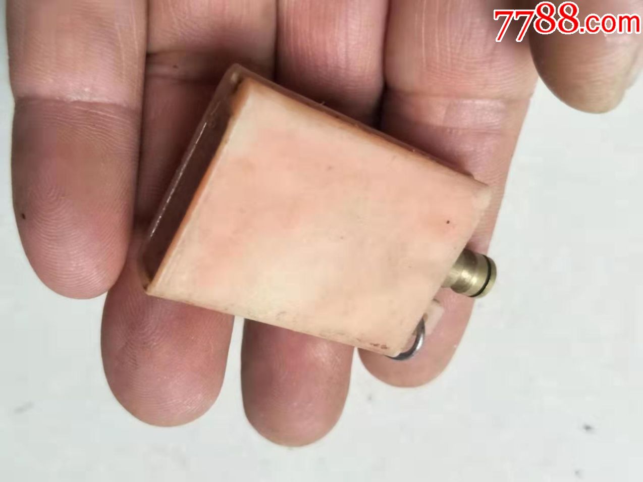 少见的永久火柴,双喜牌,里在装油的,用手打出火花,引燃油燃烧,好用