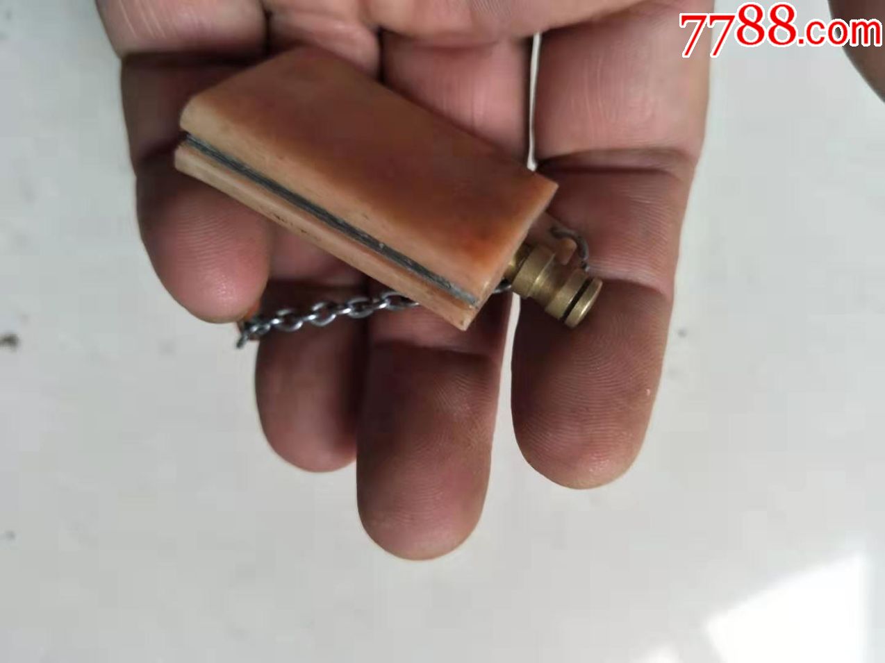 少见的永久火柴,双喜牌,里在装油的,用手打出火花,引燃油燃烧,好用