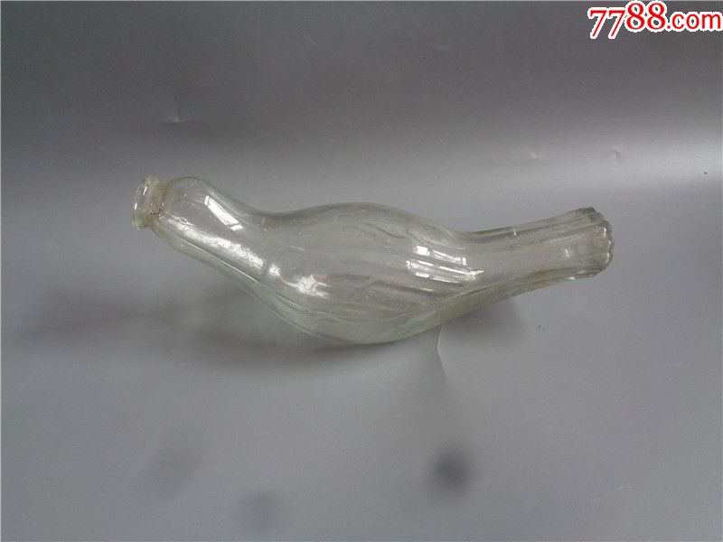 建国初期鸽子型和平商标玻璃奶瓶