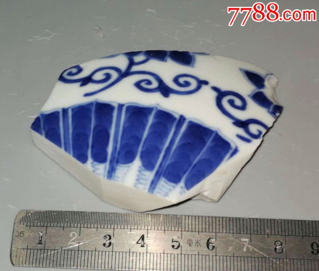 道清代光官窑青花莲托八吉祥纹碗瓷片