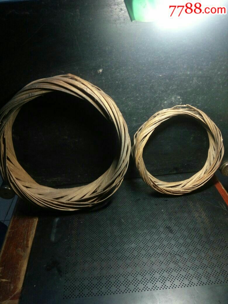 一大一小两个竹圈