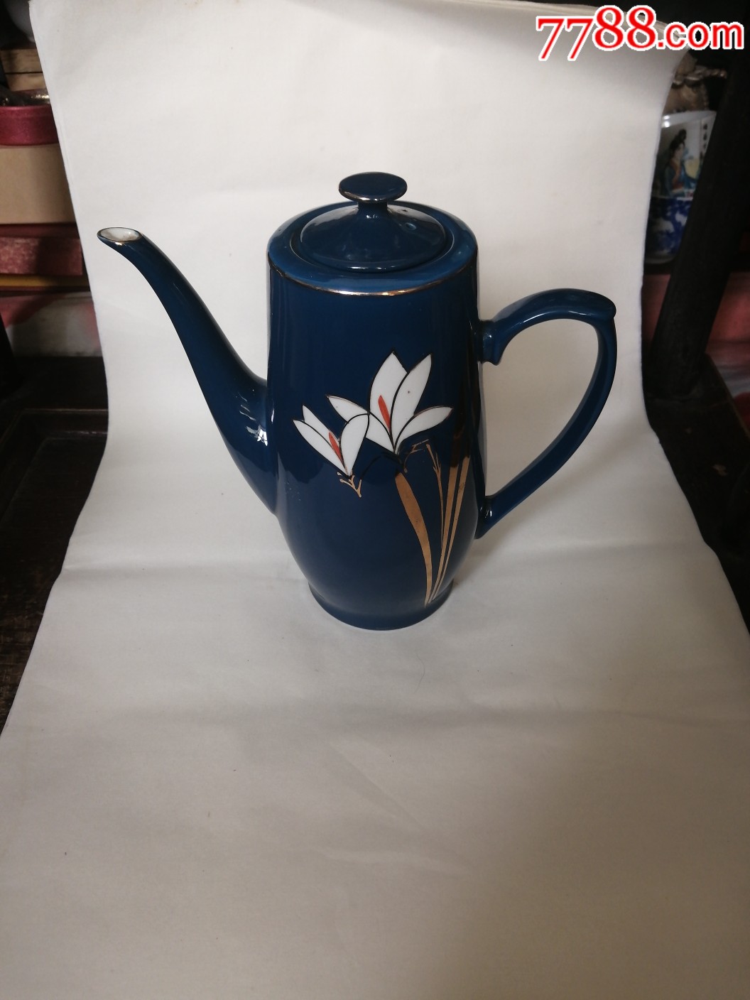 蓝釉金边金彩露白兰花握把茶壶